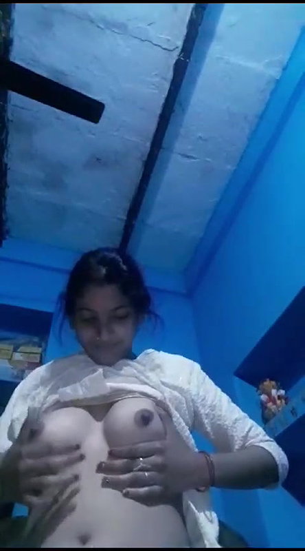 Newly married sending fingering clips to lover