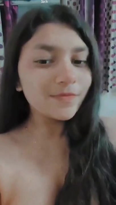 Desi girl showing boobs