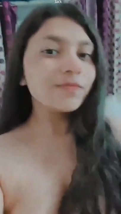 Desi girl showing boobs