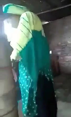 Desi Girl Showing Her Boobs and Pussy