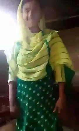 Desi Girl Showing Her Boobs and Pussy
