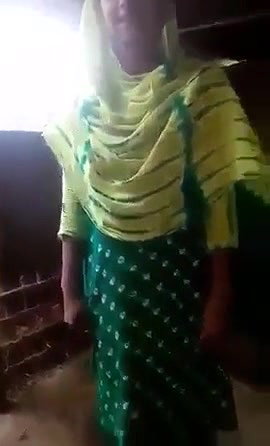 Desi Girl Showing Her Boobs and Pussy