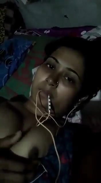 Bengali Bhabi Showing