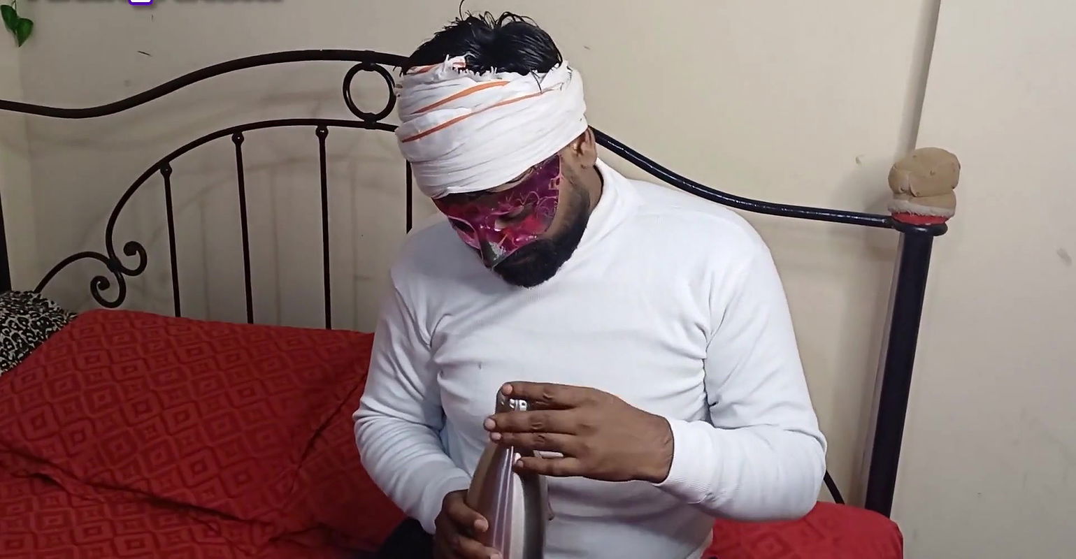 HOT DESI BHABHI NE APNI CHOOT KI PYAS DOODHWALE SE BUJHAYI (HINDI-ROLEPLAY)