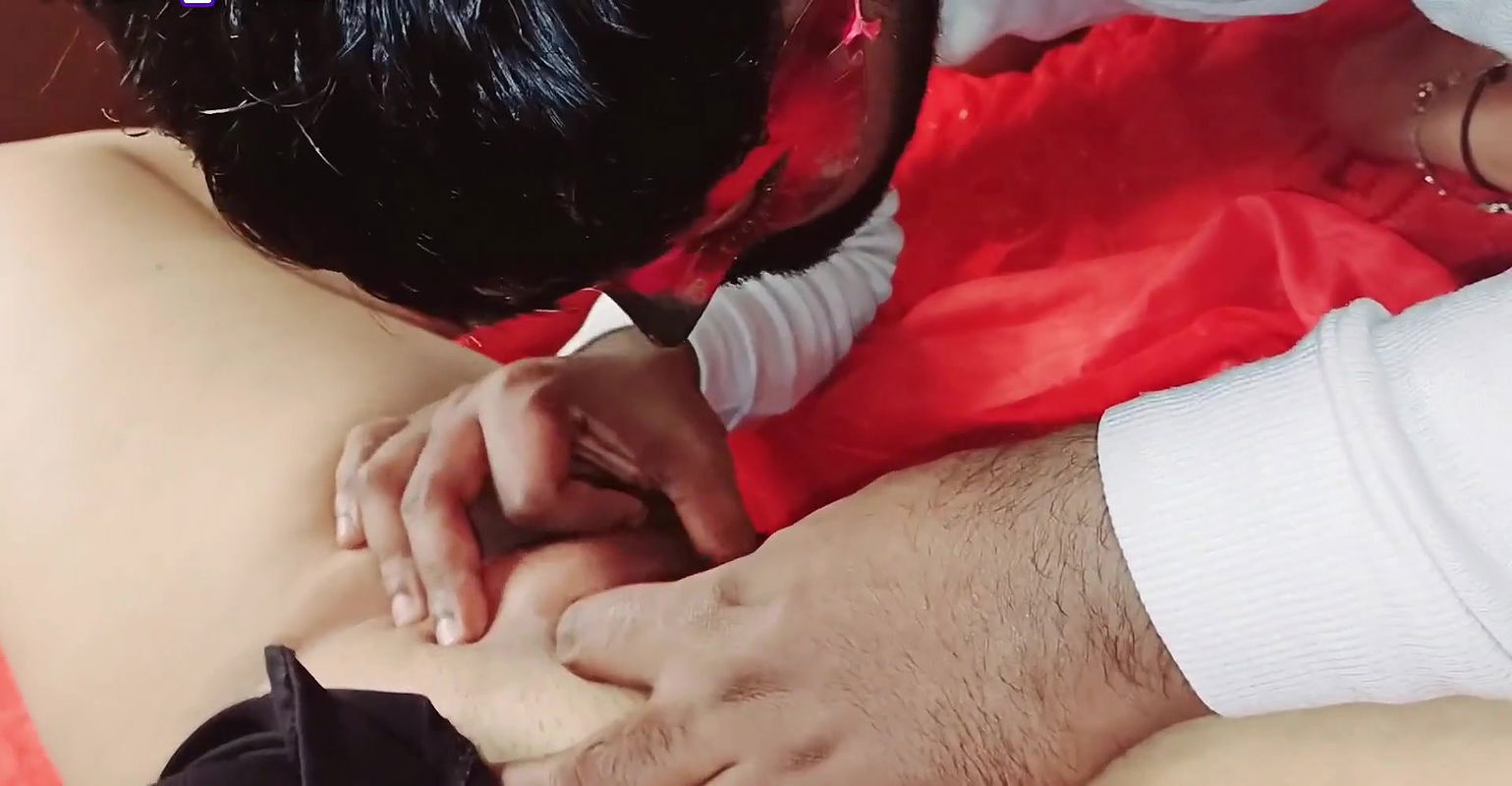 HOT DESI BHABHI NE APNI CHOOT KI PYAS DOODHWALE SE BUJHAYI (HINDI-ROLEPLAY)