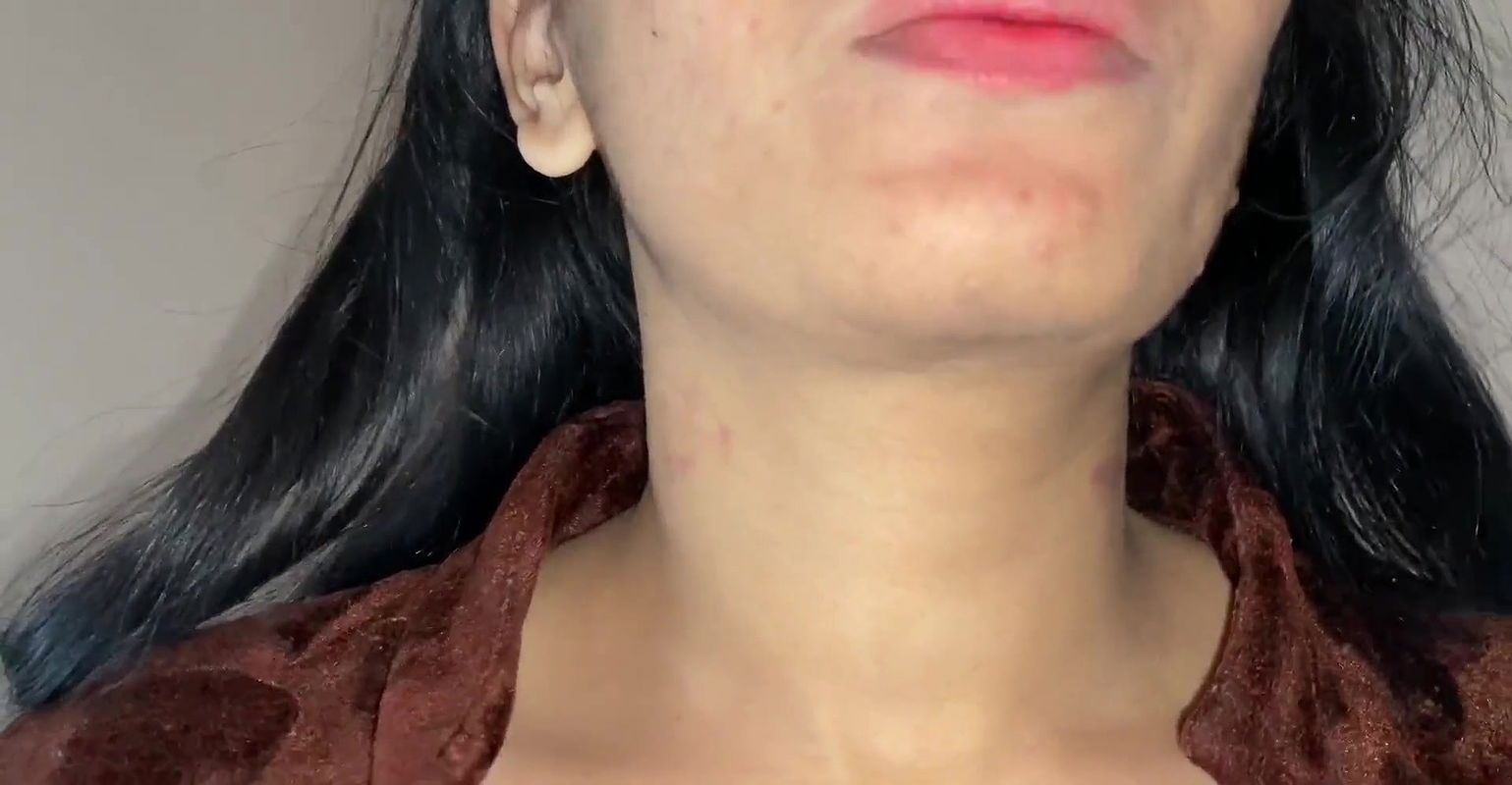 Indian Girl Peeing in Desi Toilet