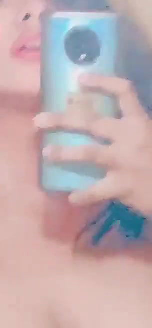 Sexy Gf Showing Boobs