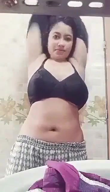 Beautiful Horny chubby Girl Fingering