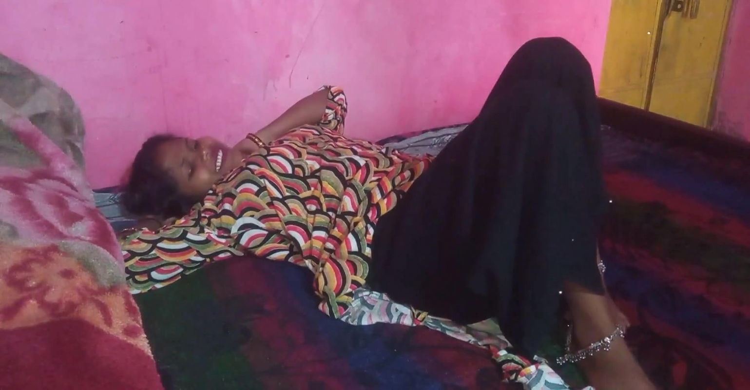 Indian college girl gets fucked by her boyfriend in the room