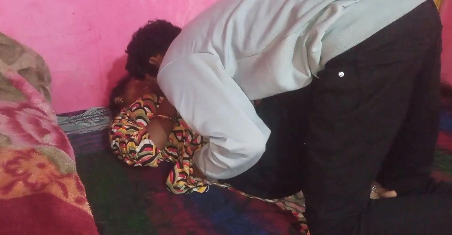 Indian college girl gets fucked by her boyfriend in the room