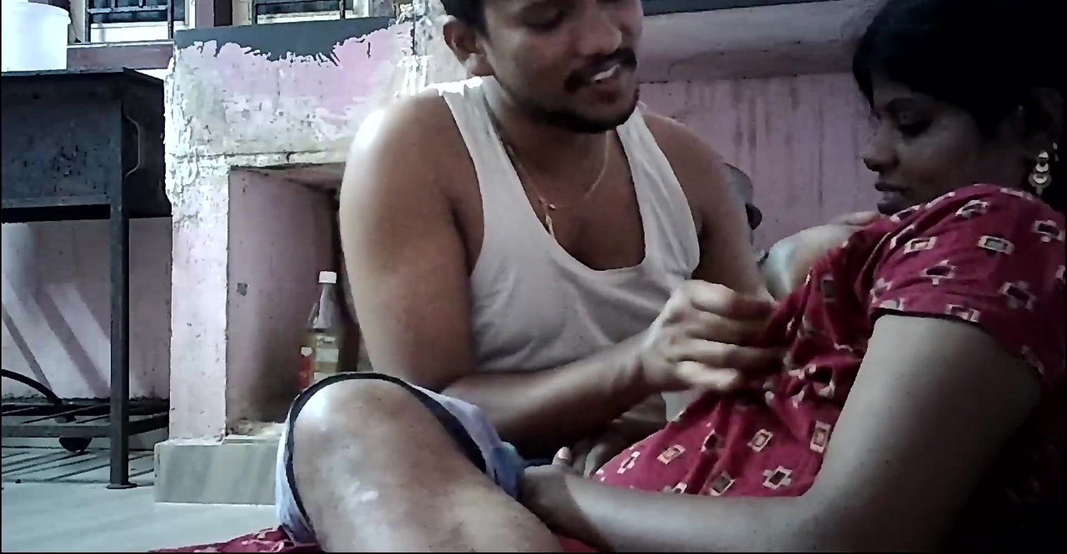 Indian hot house wife kissing and boobs pressing