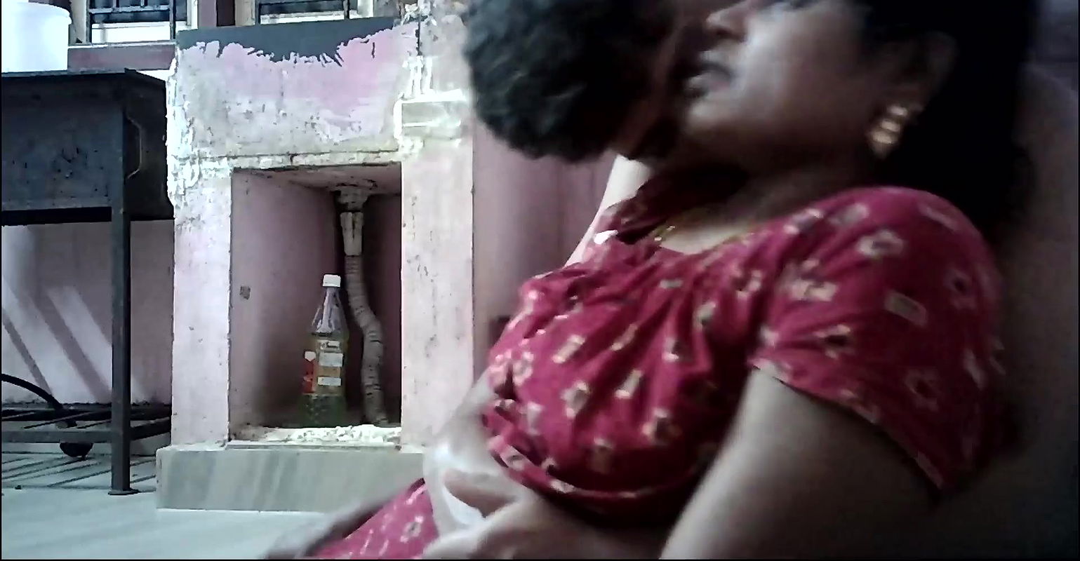 Indian hot house wife kissing and boobs pressing
