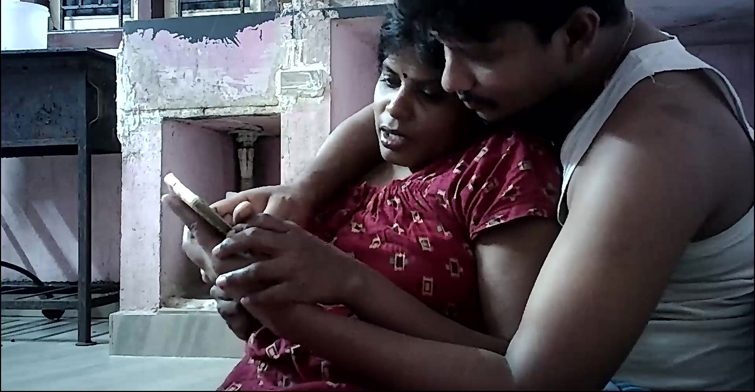 Indian hot house wife kissing and boobs pressing