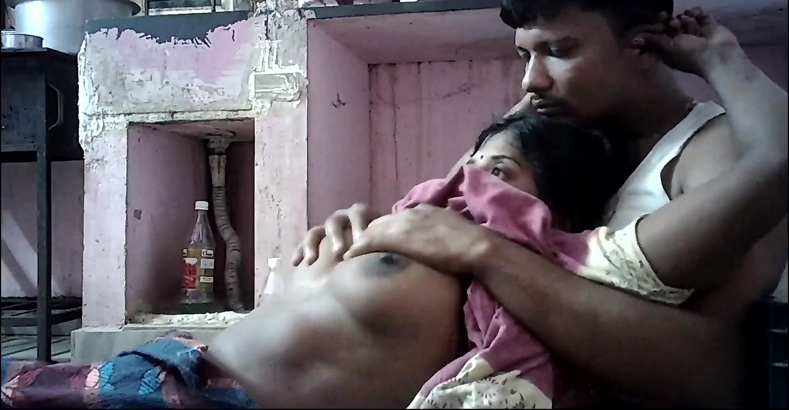 Indian house wife hot big boobs show and pressing