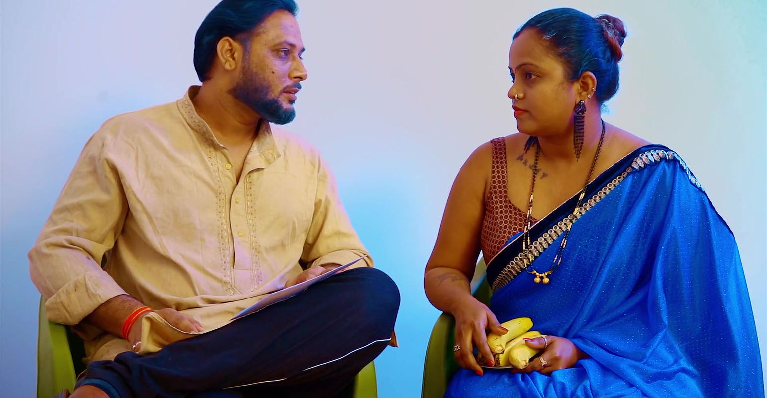 Indian desi stepmom apne se chudwati hai