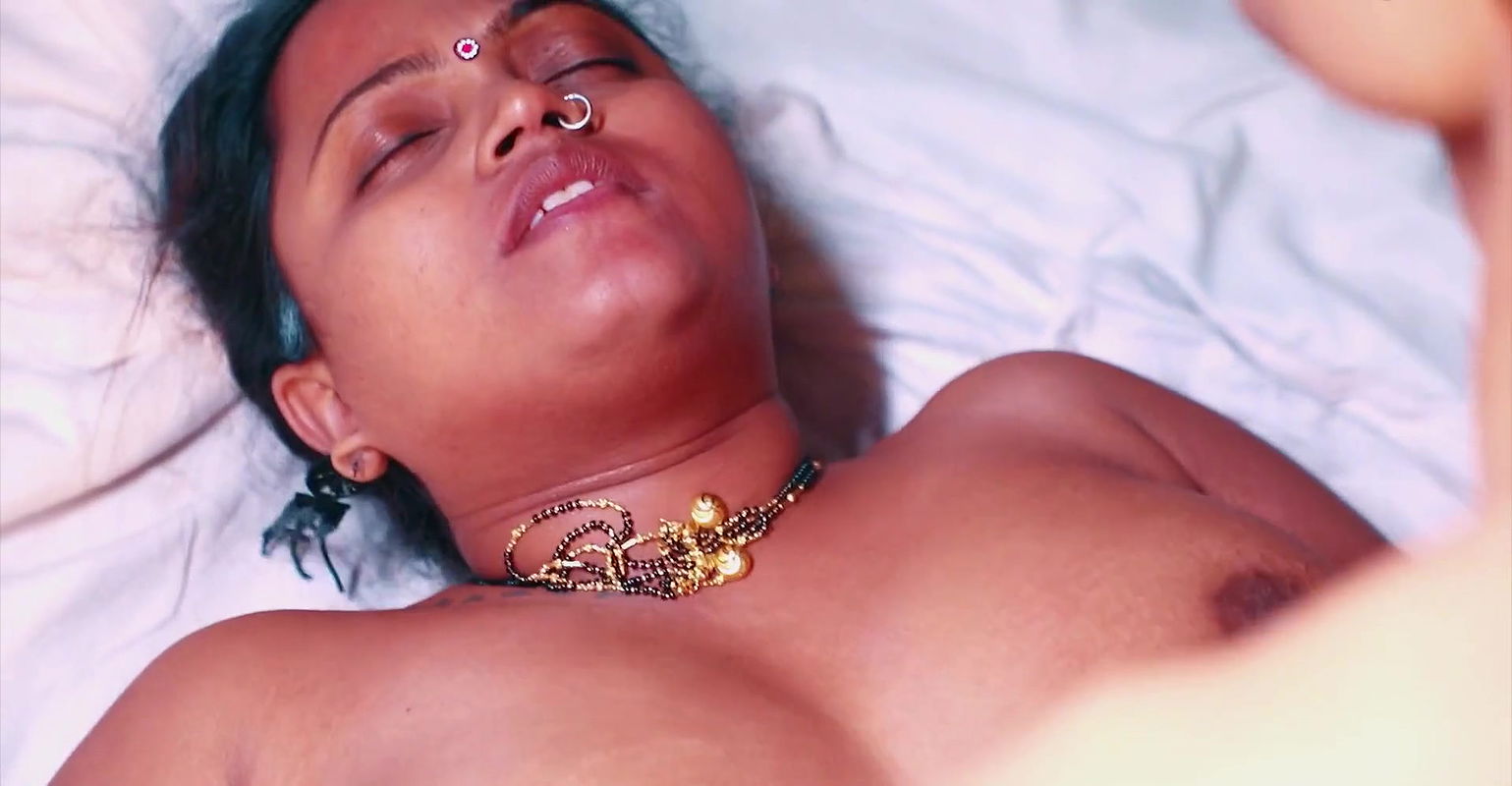 Indian desi stepmom apne se chudwati hai