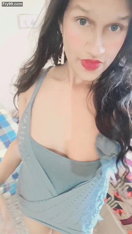 Naughty Desi Whore YUMMY Delicious Boobs Flash Tease