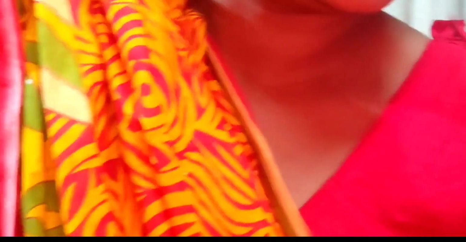 Bhabhi ne chupke se Patike baal saaf kor diya !! Boudi lukiye tar jamier baal kete dilo