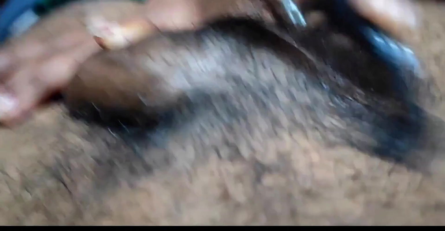 Bhabhi ne chupke se Patike baal saaf kor diya !! Boudi lukiye tar jamier baal kete dilo