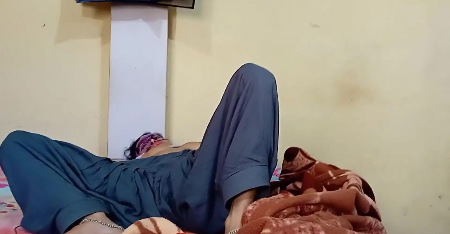 Dever ne bhabi ko kheera dalte dekh bhabi ki chut ko shant kiya xxx sex in hindi