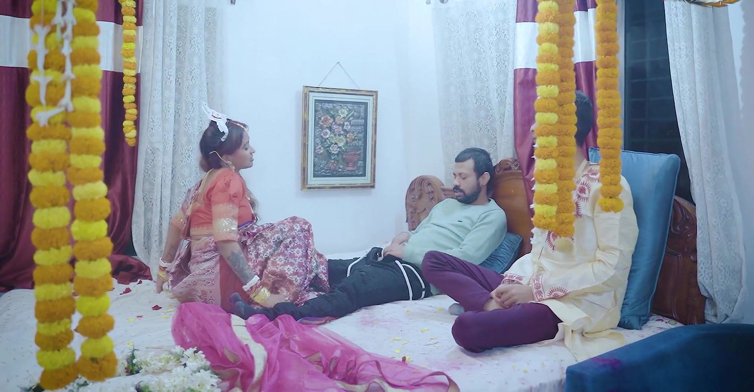 SHAADEE KE RAT HUSBAND KE SAMNE BOYFRIEND KE SATH HARDCORE SEX FULL MASTI