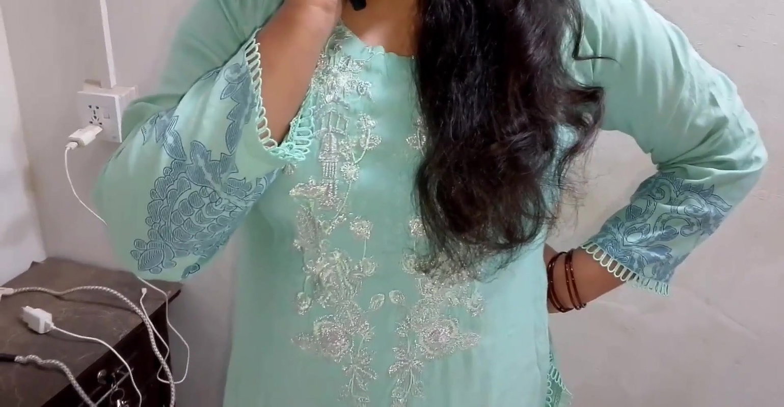 Stepmom called the electrician to the house when the clothes iron broke down ( Hindi Audio)