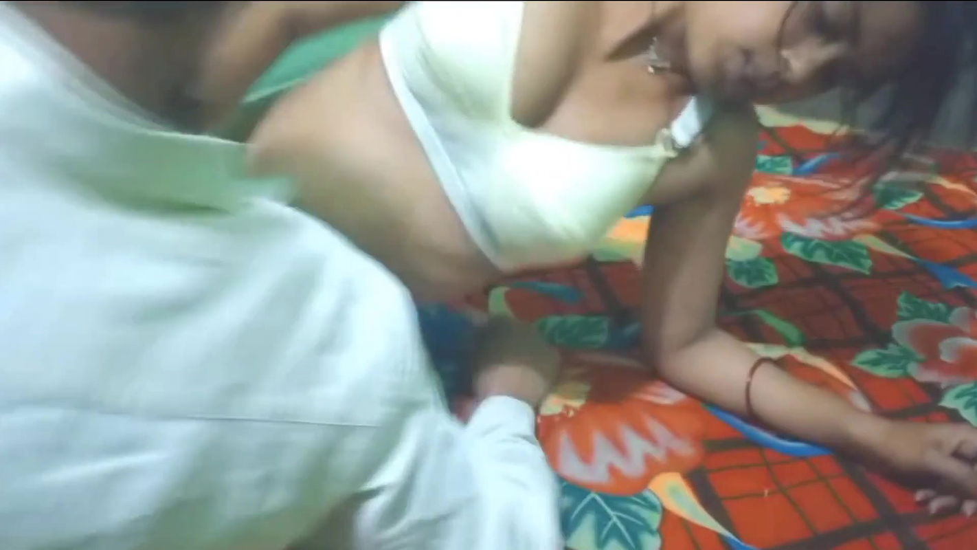 indian kissing mature milf cannot resist the young guy