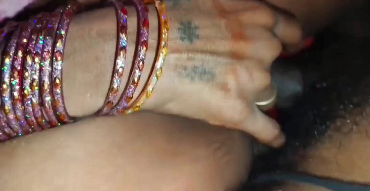 Bangali pati ne apne patni se lipstick lgwake ke lund ko chuswaya aur stepe mom bana ke hard chudai kiya tab patni chilane lagi