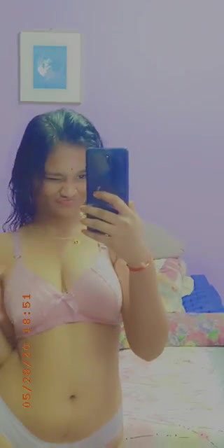 Desi Beautiful Tamil Cute Girlfriend Big Boobs Show & Saree Strip Mirror Selfies