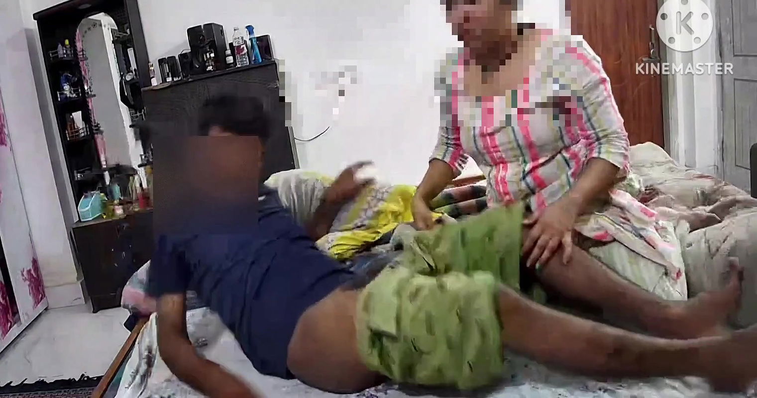 Bhabhi Giving Blowjob