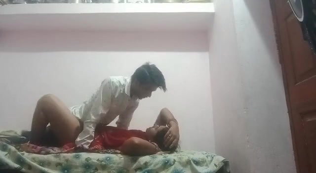 Mature rajasthani bhabhi fucking by young lover
