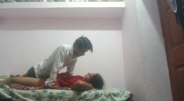 Mature rajasthani bhabhi fucking by young lover