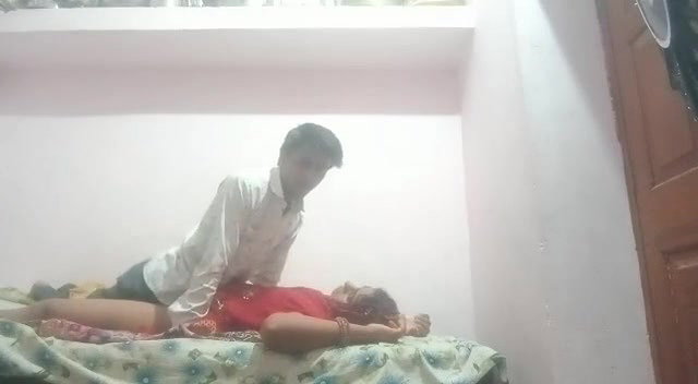 Mature rajasthani bhabhi fucking by young lover