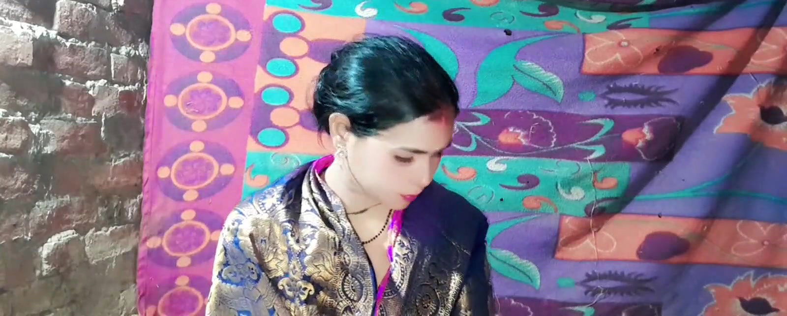 Beautiful bride in Banarasi saree had a lot of fun in the sex room.