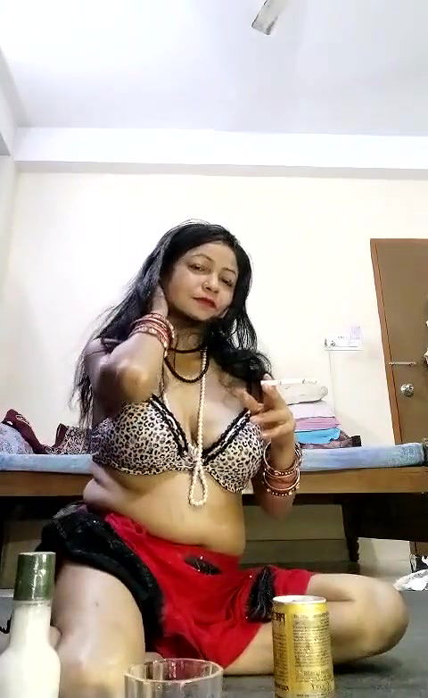 Indian desi bhabhi enjoy sec with sex toy, smoke cigarette, hot boobs nippal small size pussy