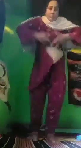Aunty Showing For Lover