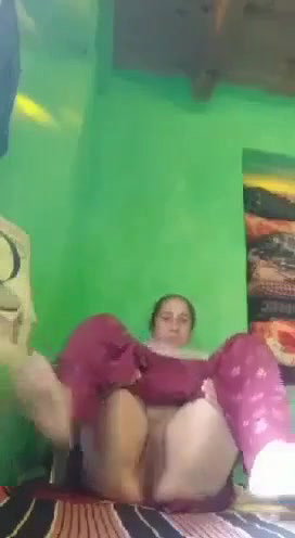 Aunty Showing For Lover