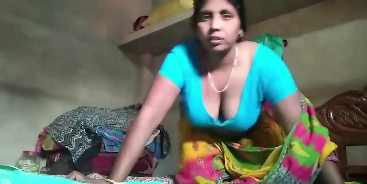 Indian hot aunty open fussy fingering