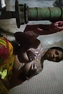 Indian hot girl bathing video full open