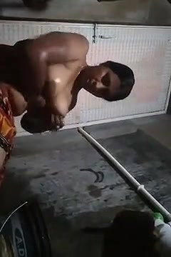 Indian hot house wife bathing video full open