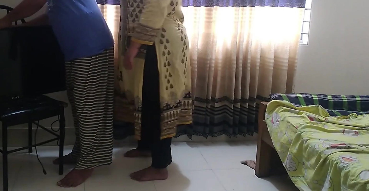 Gujarati Sexy 18yo Female Guest fucked by Hotel staff in Hotel room – Big Ass Anal Cum