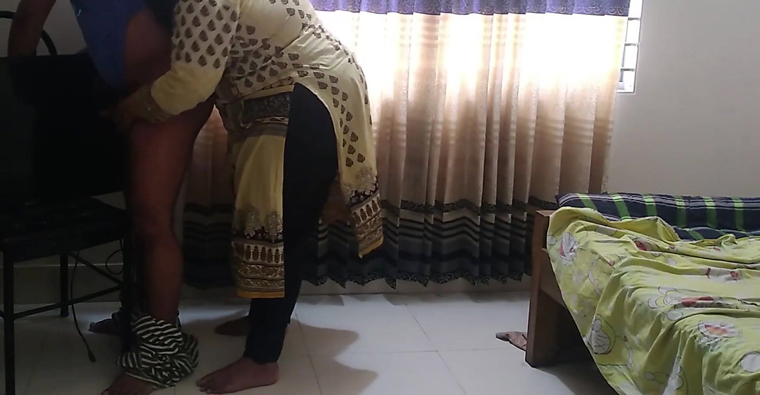 Gujarati Sexy 18yo Female Guest fucked by Hotel staff in Hotel room – Big Ass Anal Cum