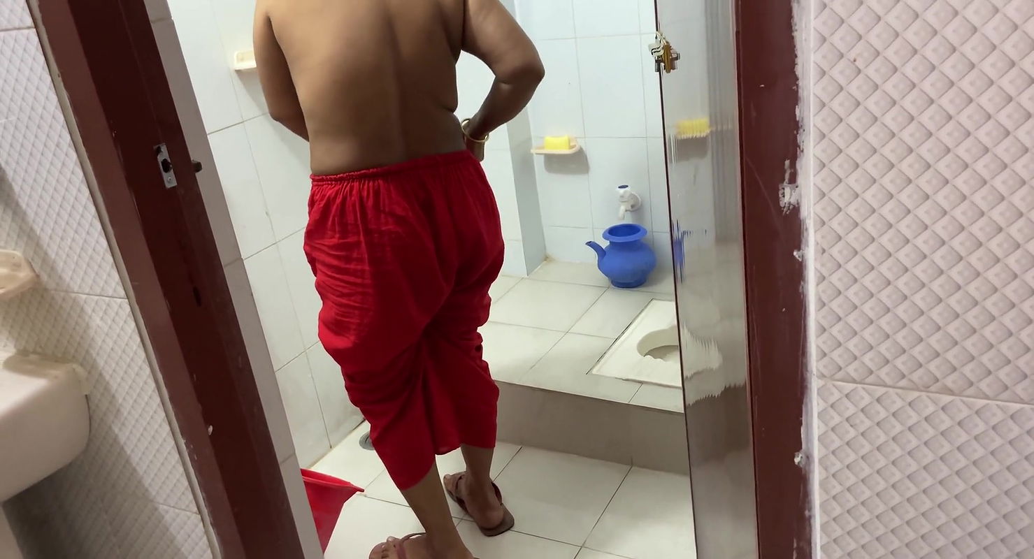 I went to the bathroom and started fucking my stepsister