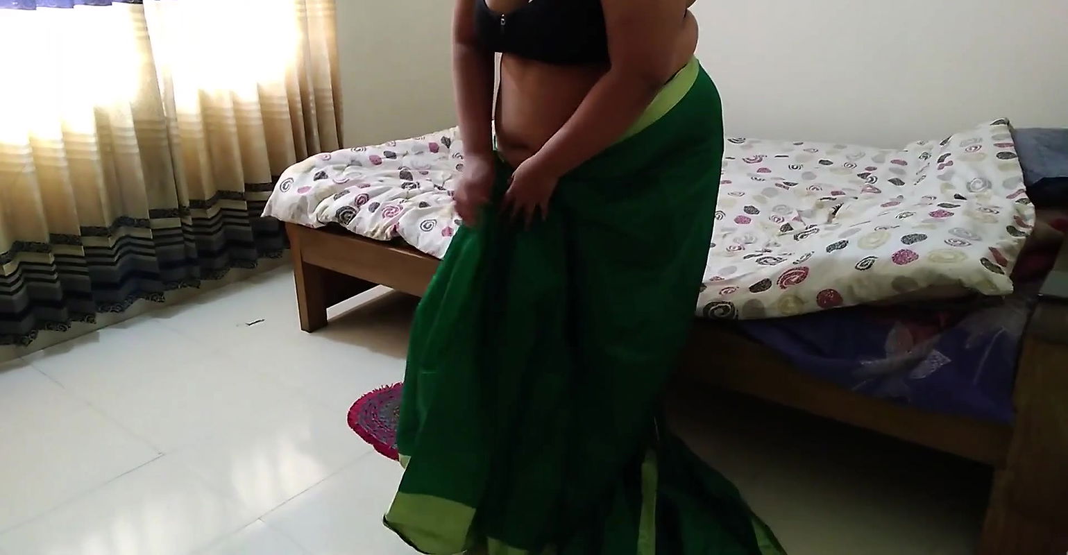Tamil sexy big ass uncle Pados left her big ass while cleaning the house