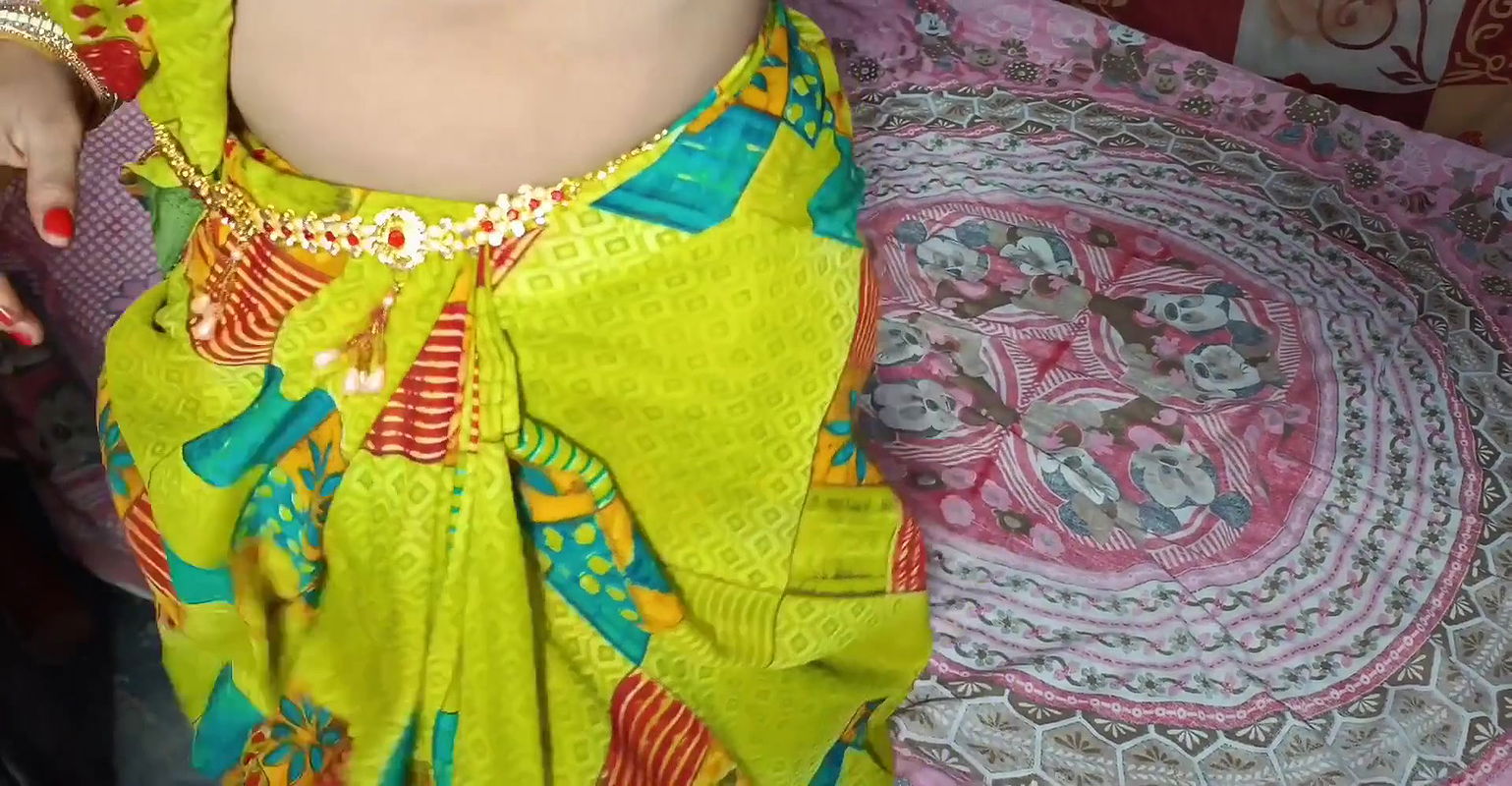 Desi beautiful married bhabhi shadi me gayi padosi ke Ghar ruk kar chudayi