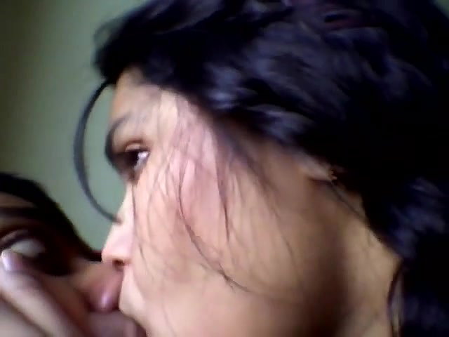 Desi Couple Passionate Kiss – Movies