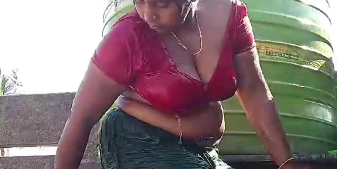 Desi Village house wife bathing video full open