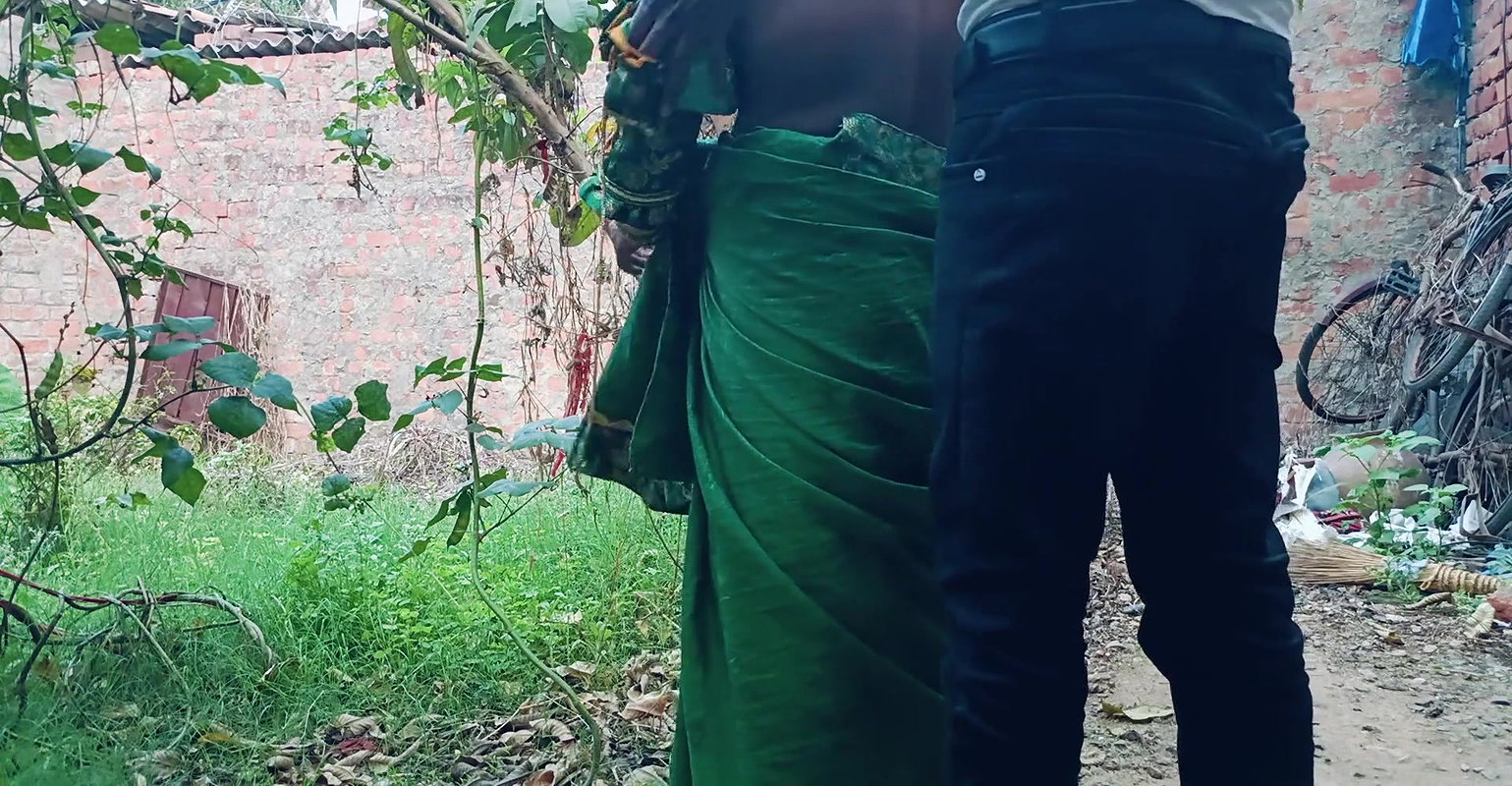 Hot Indian bhabhi outdoor real anal sex video desi bhabhi ki chudai ghar ke pichhe real chudai video
