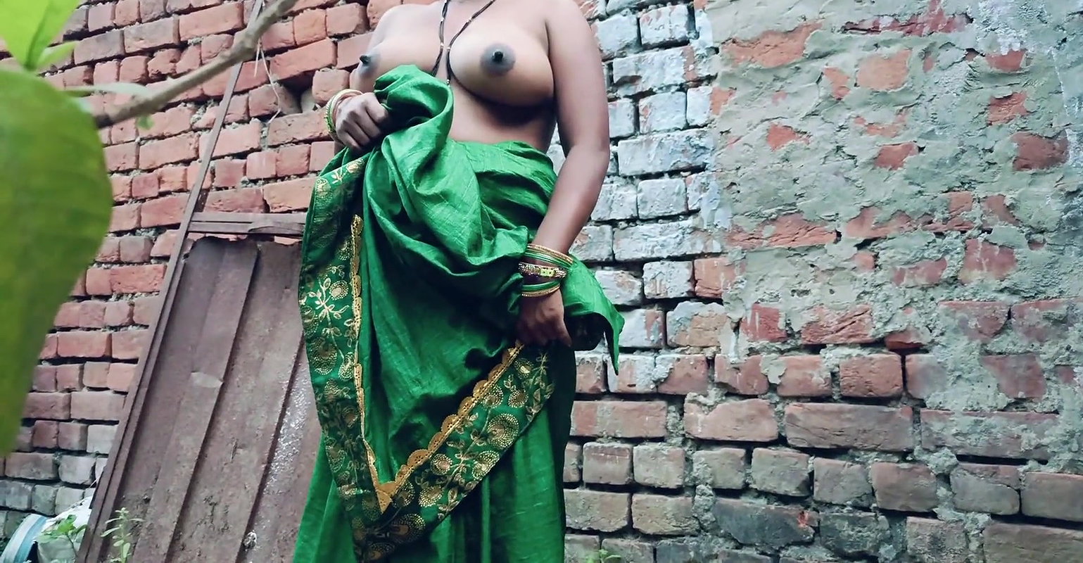 Hot Indian bhabhi outdoor real anal sex video desi bhabhi ki chudai ghar ke pichhe real chudai video