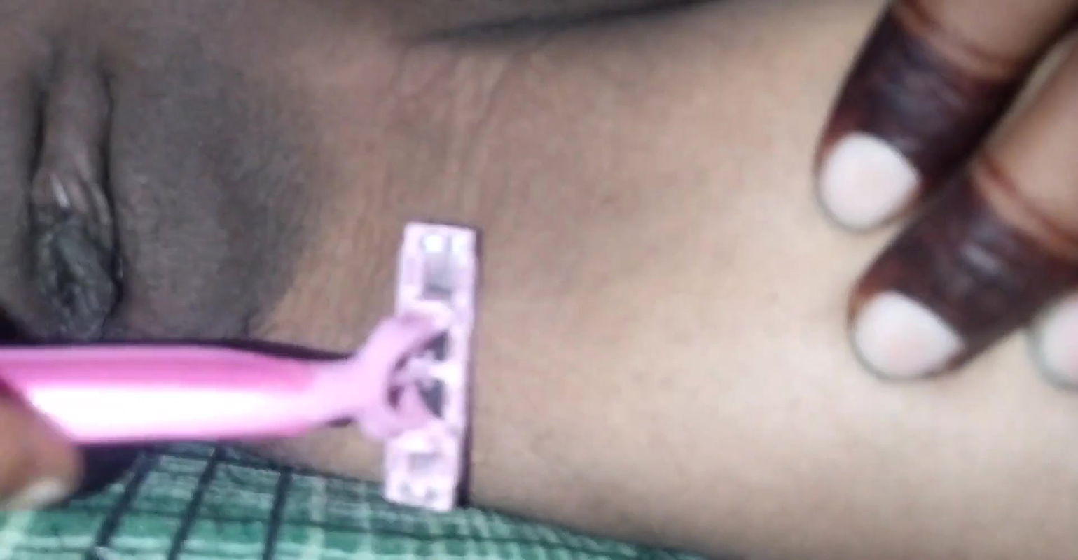 I Shaved My Sister’s Pussy Hair And Put My Finger In Her Pussy